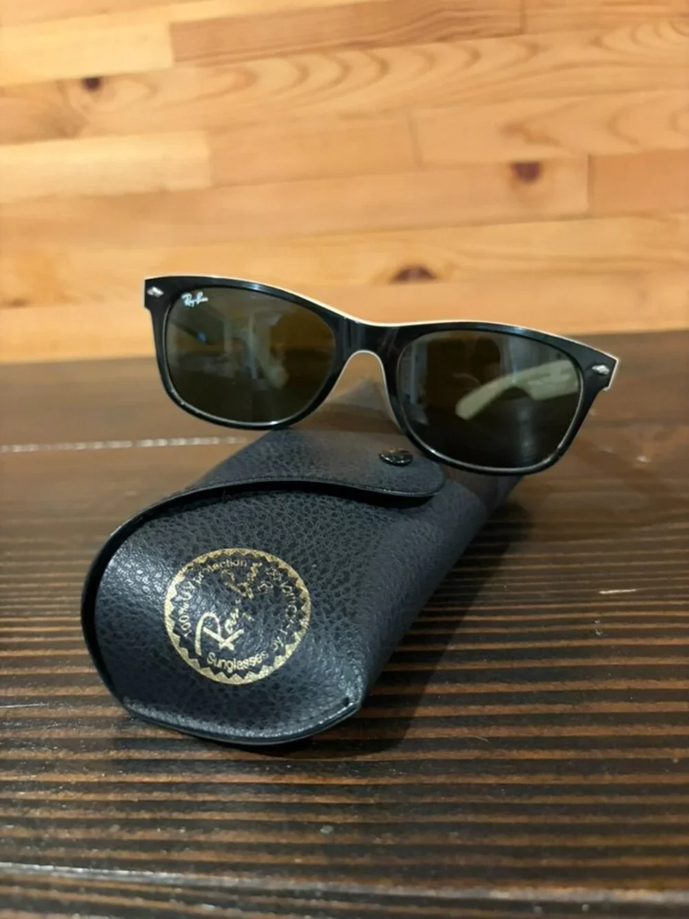 Ray-BanRB2132 New Wayfarer 875 Black/Beige G-15 Green Sunglasses 55-18-145 Italy